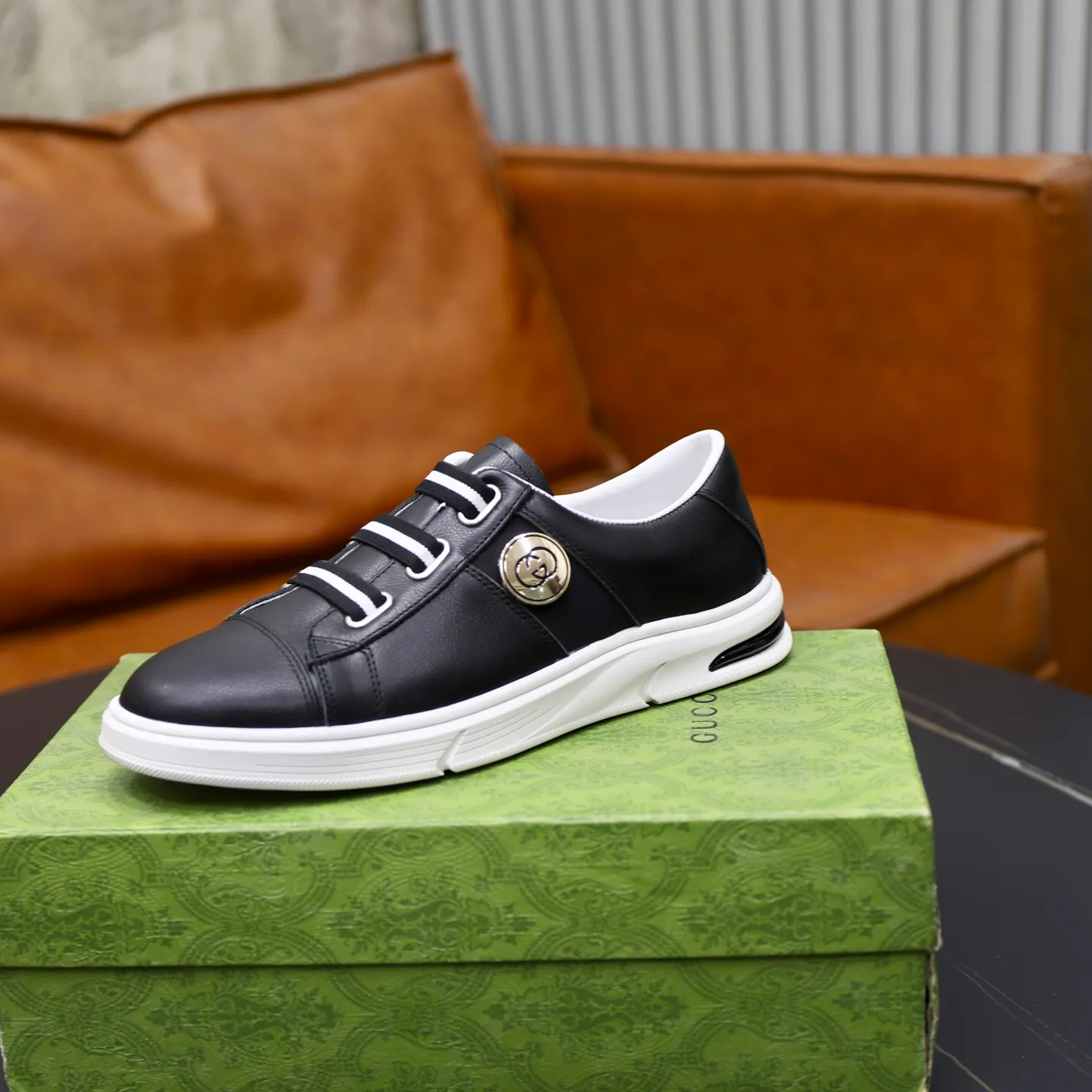 Ex-factory price: 462💰🙅‍♂️🙅‍♂️🙅‍♂️ Brand: GUCCI Standard code: 38-44 (45 customized) Grade: Same as the official website Material: Original leather splicing Comfortable and breathable pigskin lining Original wear-resistant outsole Style category: Men's fashion casual shoes Running sneakers Distinguished luxury brand elements Top luxury Color: actual picture color